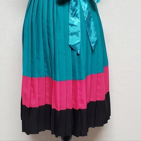 Motherhood Maternity Turquoise Black Pink Colorblock Pleated V-neck Mini Dress - Picture 5 of 13